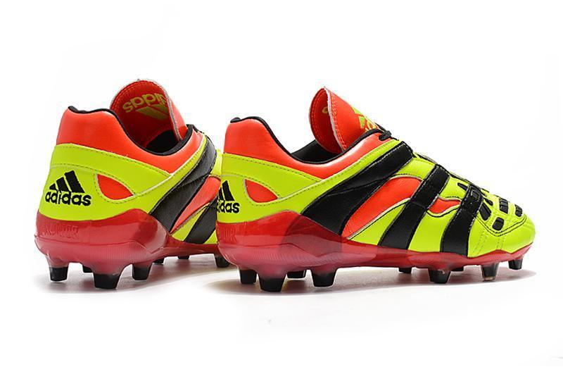 Chuteira Adidas Predator Accelerator Campo