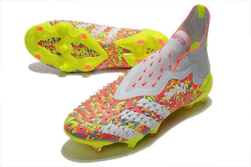 Chuteira adidas Predator Freak+ Campo