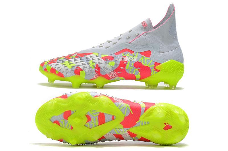 Chuteira adidas Predator Freak+ Campo