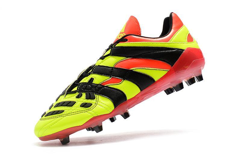 Chuteira Adidas Predator Accelerator Campo