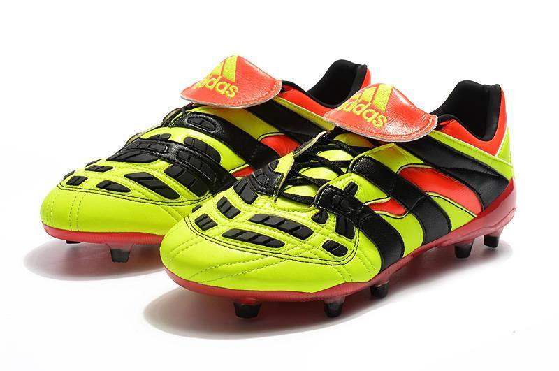 Chuteira Adidas Predator Accelerator Campo