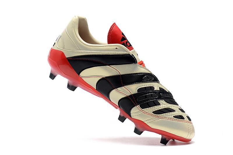 Chuteira Adidas Predator Accelerator Campo