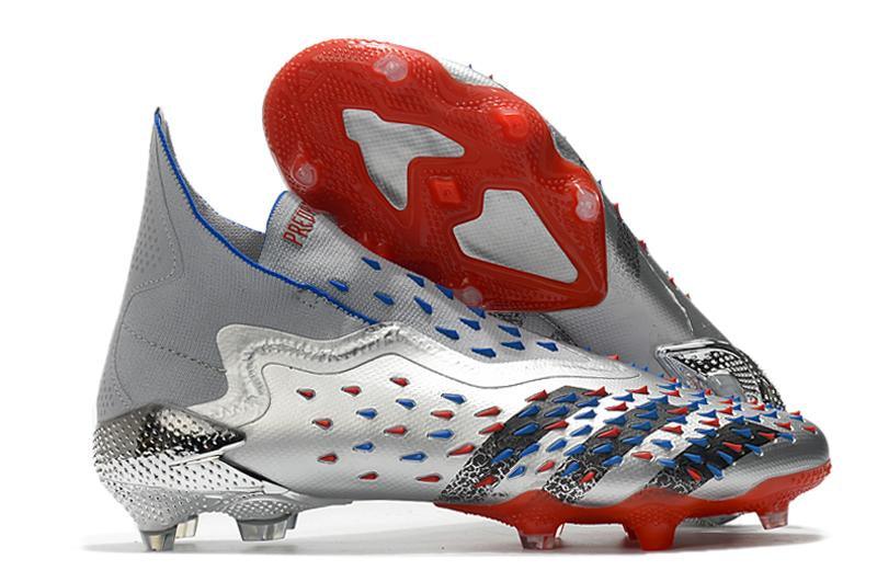 Chuteira adidas Predator Freak+ Campo