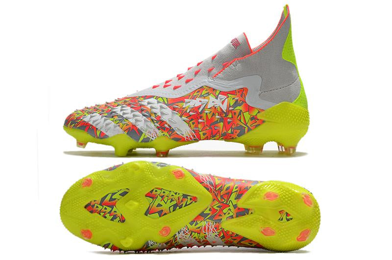 Chuteira adidas Predator Freak+ Campo