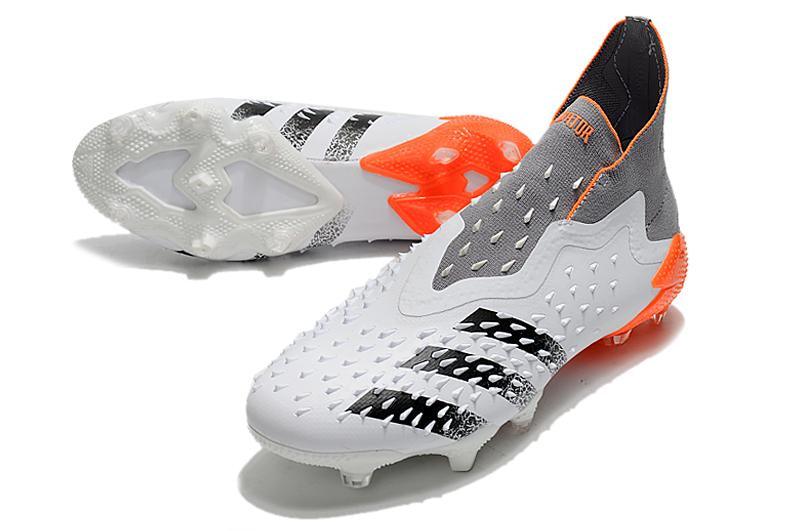 Chuteira adidas Predator Freak+ Campo