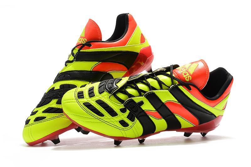 Chuteira Adidas Predator Accelerator Campo