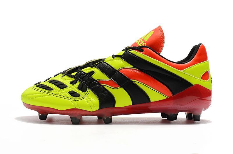 Chuteira Adidas Predator Accelerator Campo