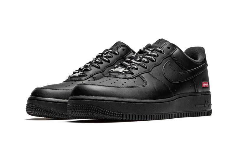 Tênis Air Force 1  x Supreme "Black" Preto