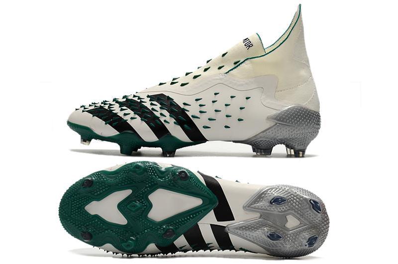 Chuteira adidas Predator Freak+ Campo