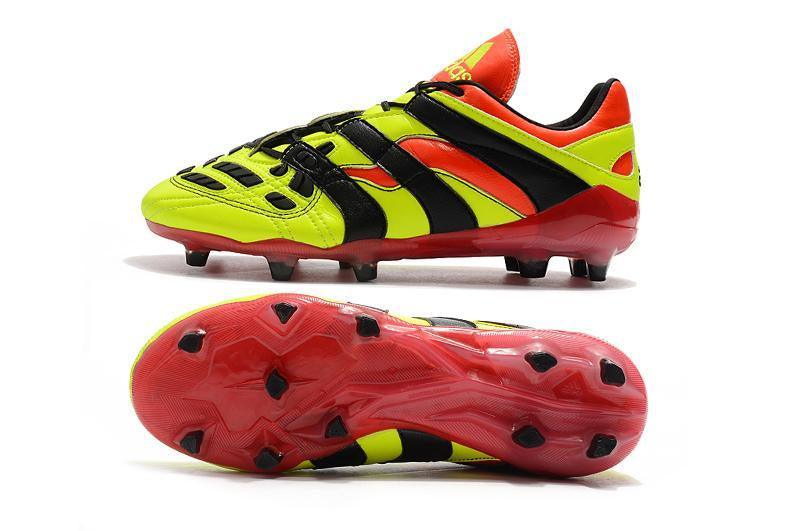 Chuteira Adidas Predator Accelerator Campo