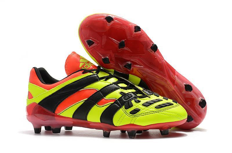 Chuteira Adidas Predator Accelerator Campo