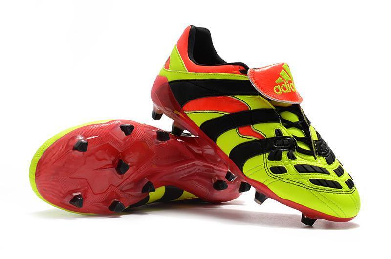 Chuteira Adidas Predator Accelerator Campo