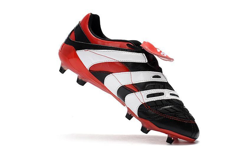 Chuteira Adidas Predator Accelerator Campo