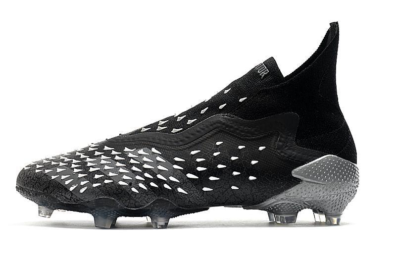 Chuteira adidas Predator Freak+ Campo