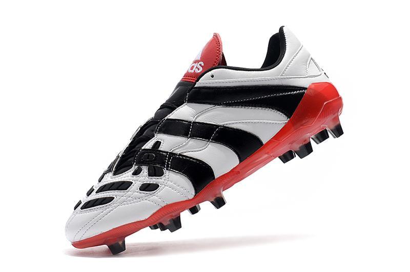 Chuteira Adidas Predator Accelerator Campo