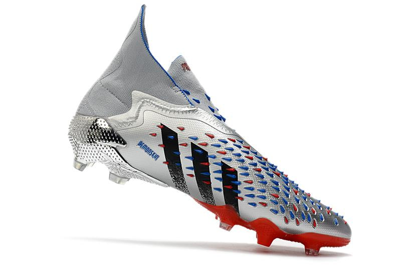 Chuteira adidas Predator Freak+ Campo