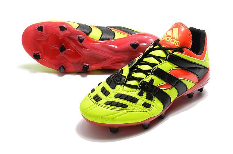 Chuteira Adidas Predator Accelerator Campo