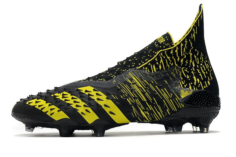 Chuteira adidas Predator Freak+ Campo