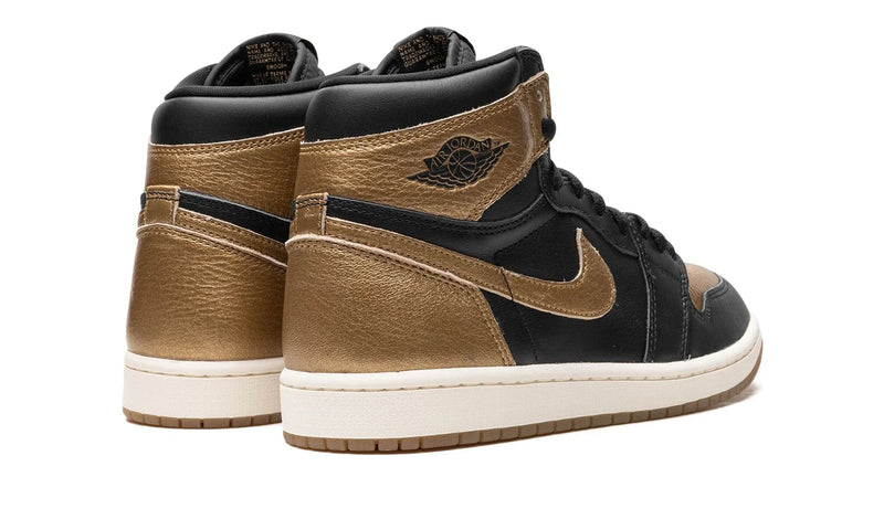 Tênis Air Jordan 1 High "Metallic Gold" Preto / Dourado