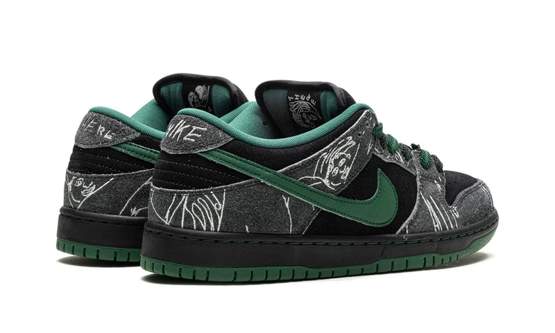 Tênis Nike Dunk Low SB "There Skateboards" Preto / Verde