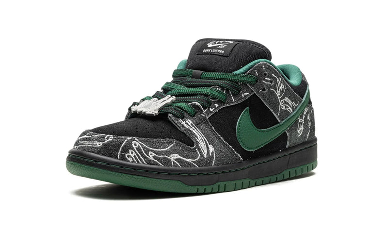 Tênis Nike Dunk Low SB "There Skateboards" Preto / Verde